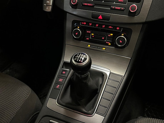 Volkswagen Passat 16 of 22