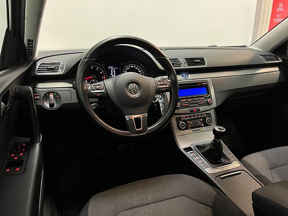 Volkswagen Passat 15 of 22