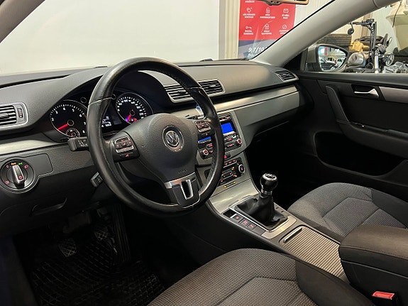 Volkswagen Passat 7 of 22