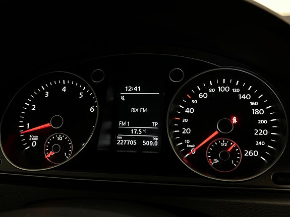 Volkswagen Passat 19 of 22