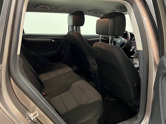 Volkswagen Passat 14 of 22