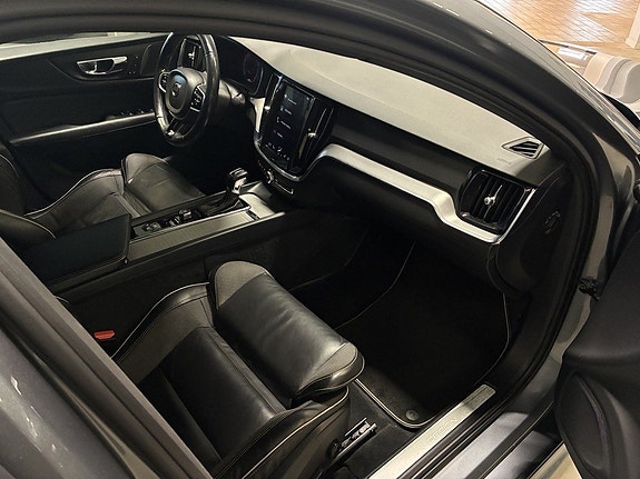 Volvo S60 11 of 19