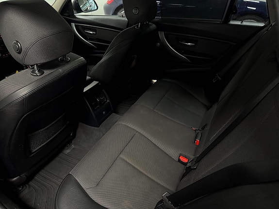 BMW 320d 19 of 24