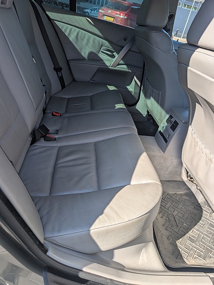 BMW 523i 5 of 9