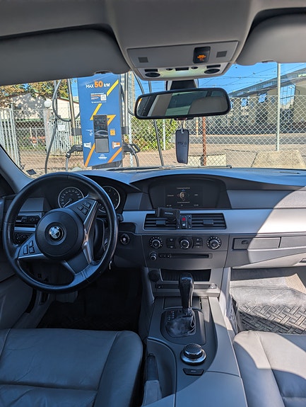 BMW 523i 8 of 9