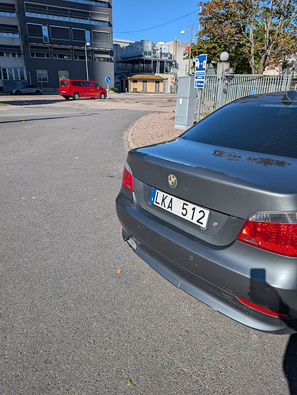 BMW 523i 6 of 9