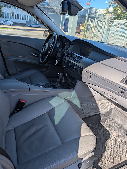 BMW 523i 7 of 9