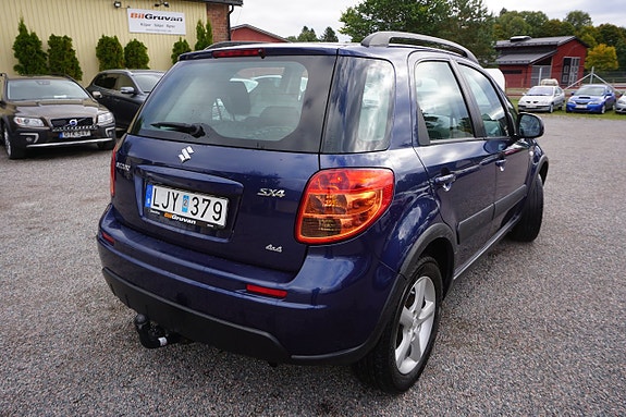 Suzuki SX4 3 of 8