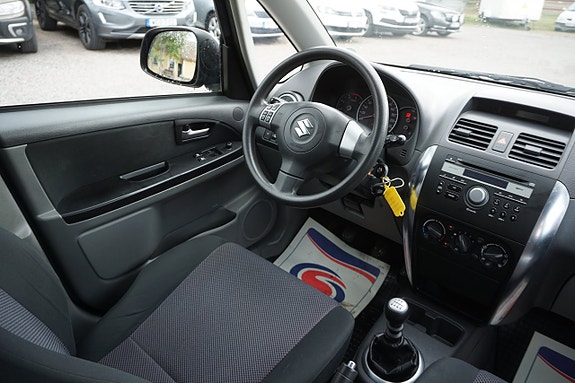 Suzuki SX4 5 of 8