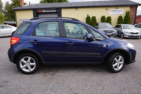 Suzuki SX4 2 of 8