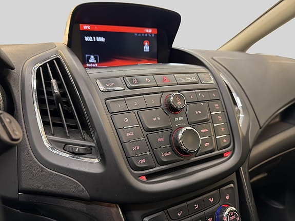 Opel Zafira Tourer 24 of 28