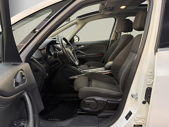 Opel Zafira Tourer 8 of 28