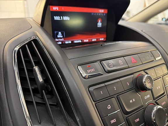 Opel Zafira Tourer 25 of 28