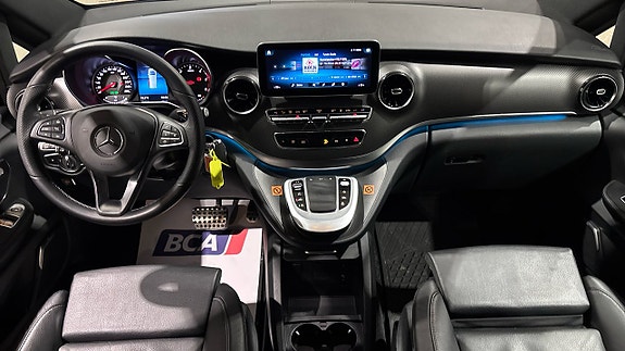 Mercedes-Benz V300 8 of 9