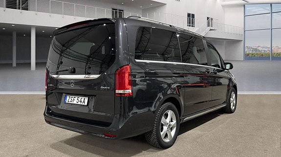 Mercedes-Benz V300 5 of 9