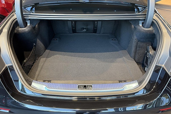 Mercedes-Benz S580 e 12 of 15