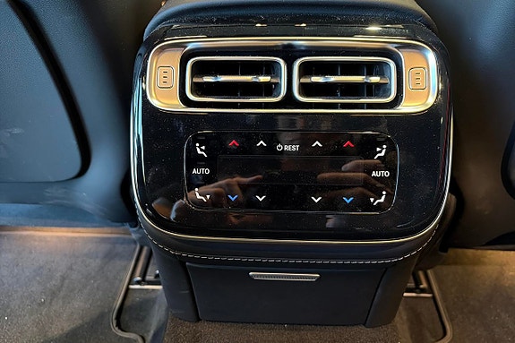 Mercedes-Benz S580 e 14 of 15