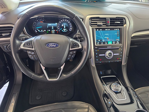 Ford Mondeo 23 of 26
