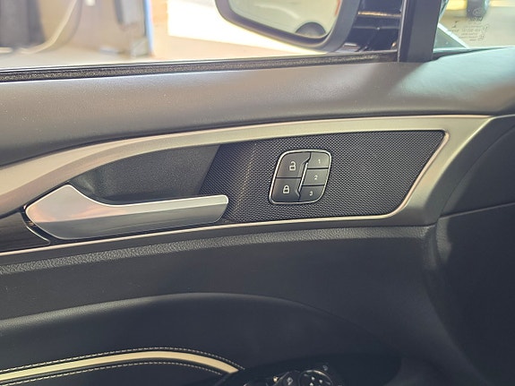 Ford Mondeo 18 of 26