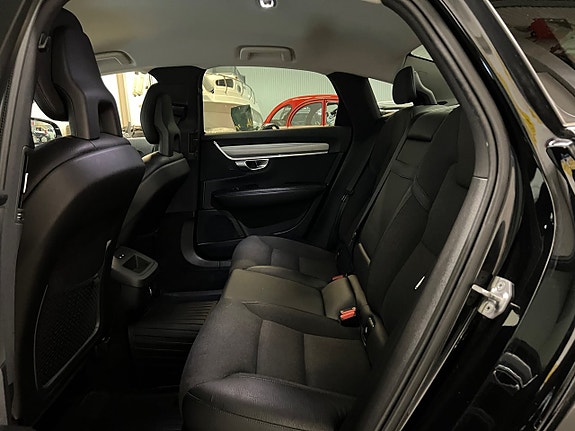 Volvo S90 15 of 30