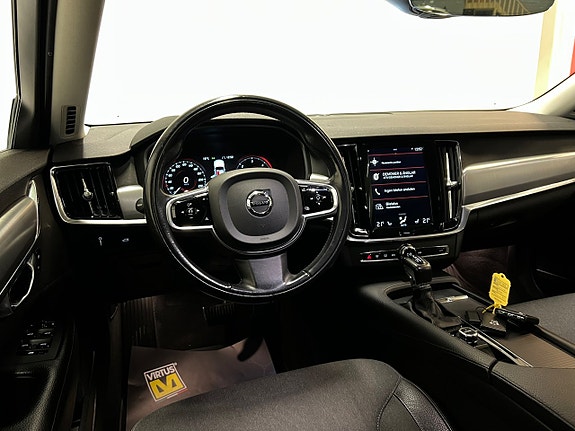 Volvo S90 16 of 30