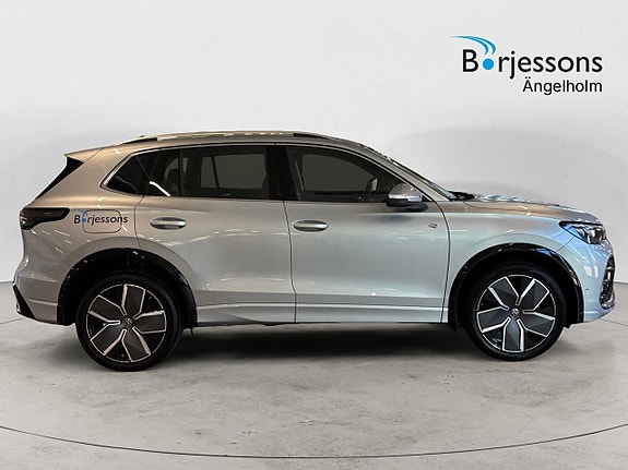 Volkswagen Tiguan 2 of 10
