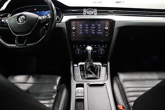 Volkswagen Passat 17 of 30