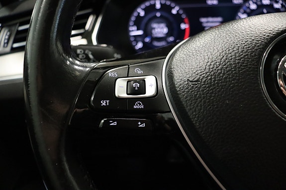 Volkswagen Passat 18 of 30