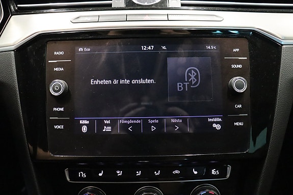 Volkswagen Passat 28 of 30