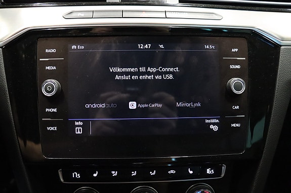 Volkswagen Passat 27 of 30