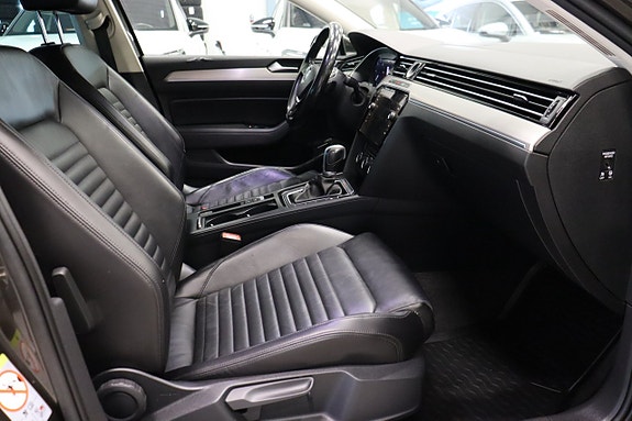 Volkswagen Passat 11 of 30