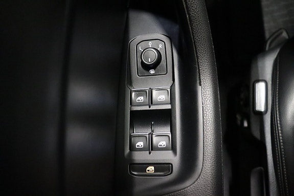 Volkswagen Passat 21 of 30