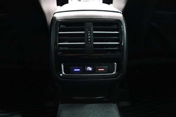 Volkswagen Passat 14 of 30