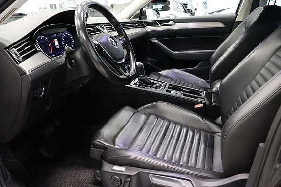 Volkswagen Passat 10 of 30