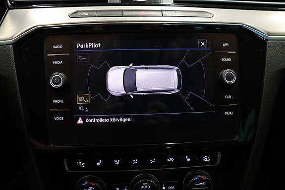 Volkswagen Passat 26 of 30