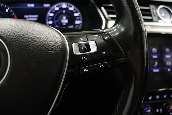 Volkswagen Passat 19 of 30
