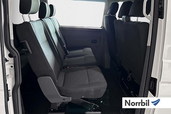Volkswagen Caravelle 6 of 8