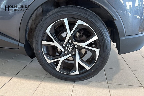 Toyota C-HR 5 of 11