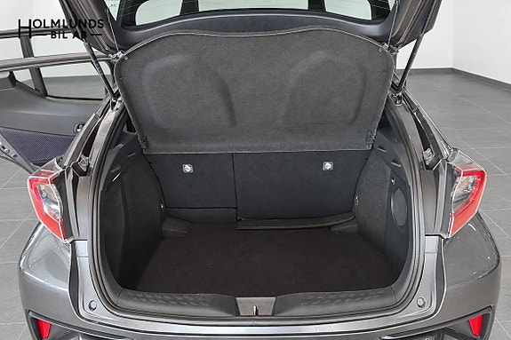 Toyota C-HR 8 of 11