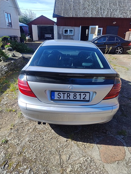 Mercedes-Benz C180 4 of 7