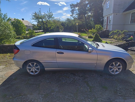 Mercedes-Benz C180 3 of 7