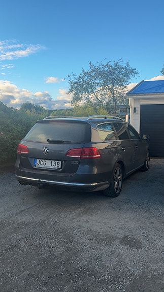 Volkswagen Passat 2 of 5