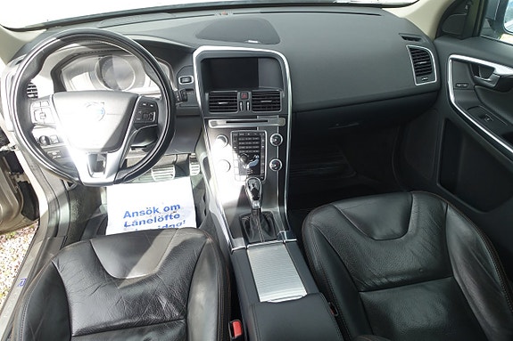 Volvo XC60 11 of 30
