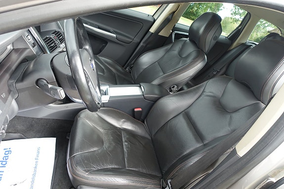 Volvo XC60 15 of 30