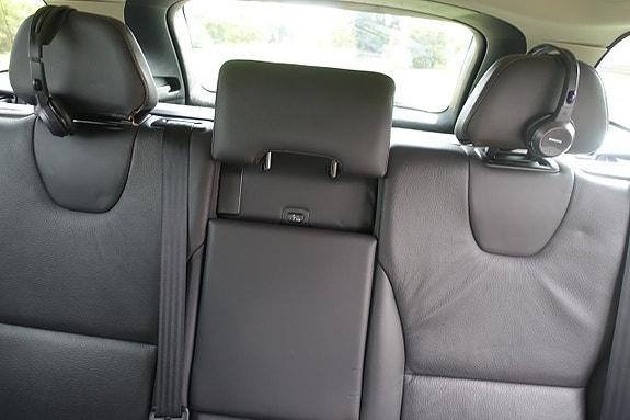 Volvo XC60 14 of 30