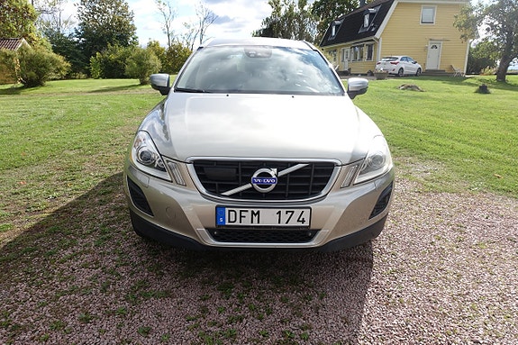Volvo XC60 2 of 30