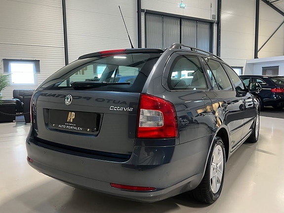 Skoda Octavia 8 of 13