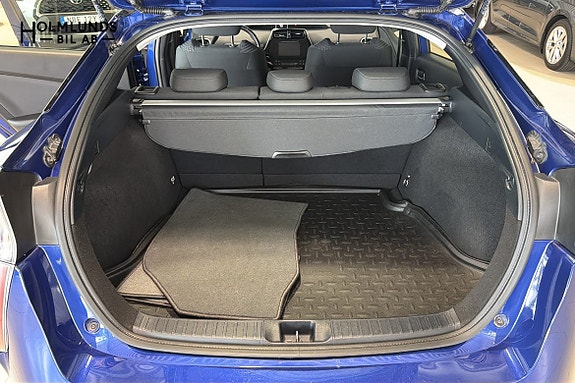 Toyota Prius 8 of 13