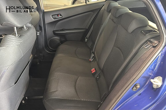 Toyota Prius 7 of 13