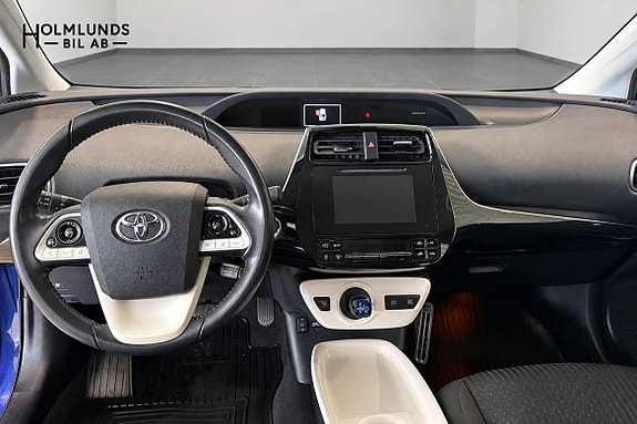 Toyota Prius 9 of 13